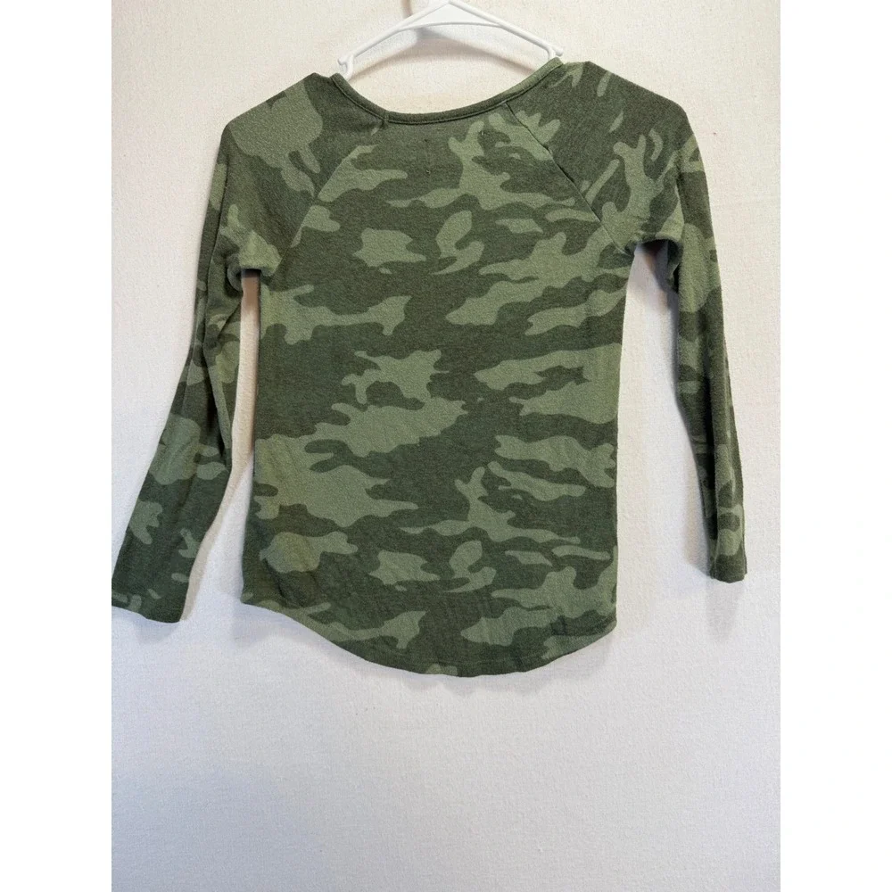 Old Navy Kids Green Camouflage Raglan Long Sleeve Shirt Size M 8 Knit Top